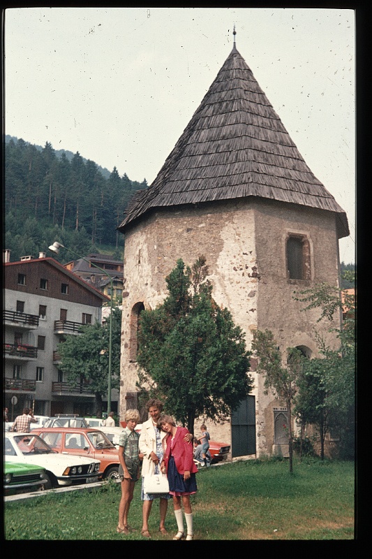 10.Drielandenpunt jun 1976 Mama,Brigitte,Peter.JPG